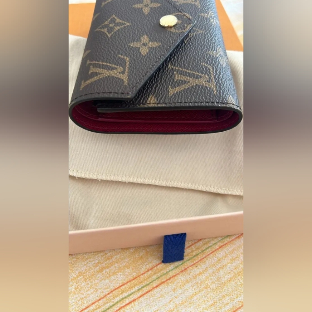 Louis Vuitton Monogram Victorine Wallet - Picture 6 of 9